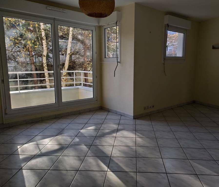 
                                                Location
                                                 Beau 3P 69m² avec balcons à Chatenay-Malabry