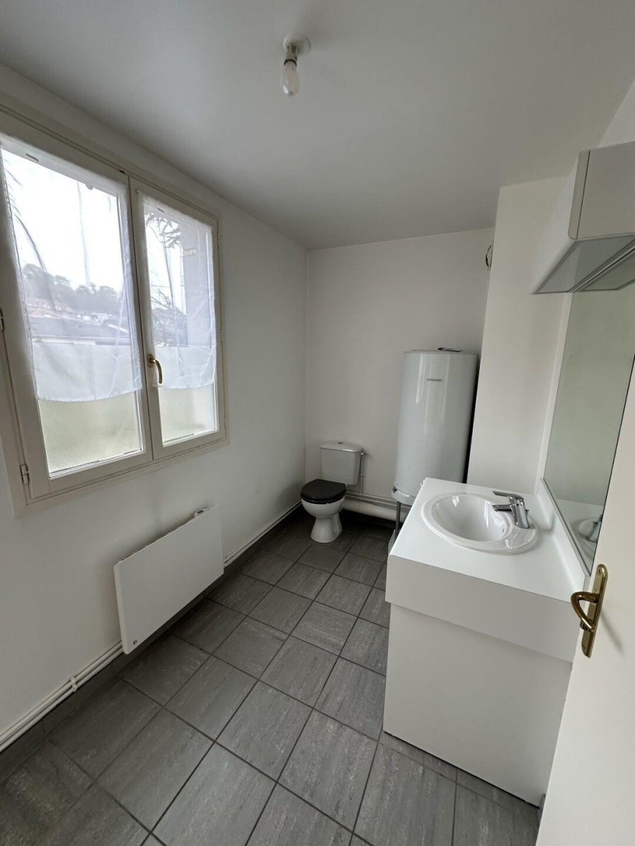 
                                                Location
                                                 Beau 3P 70m² en duplex