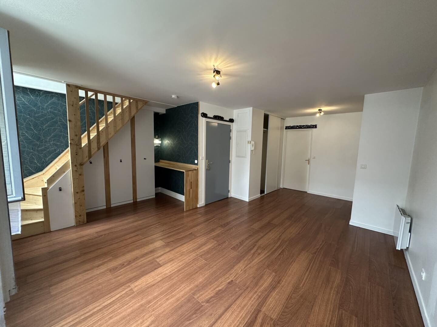 
                                                Location
                                                 Beau 3P 70m² en duplex
