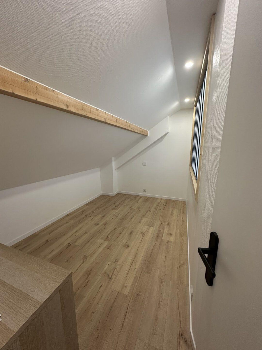 
                                                Location
                                                 Beau 3P 70m² en duplex