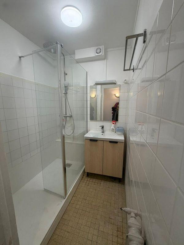 
                                                Location
                                                 Beau 3P 70m² rénové et lumineux