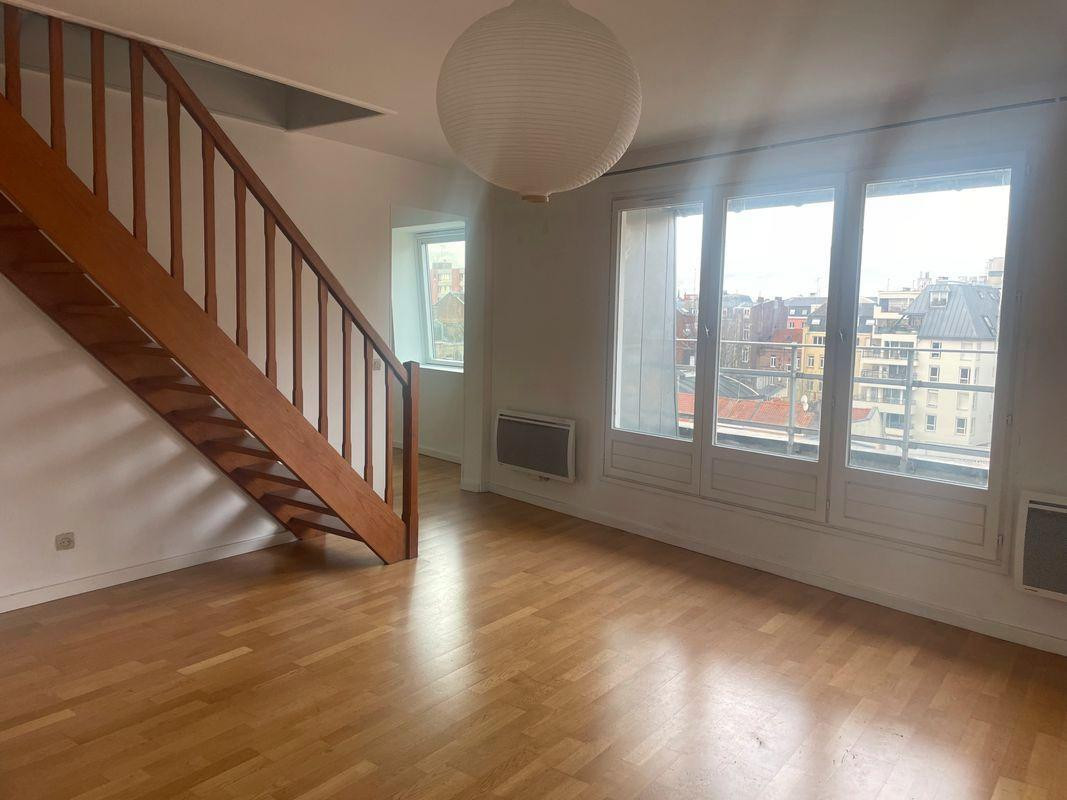 
                                                Location
                                                 Beau 3P 71m² en duplex
