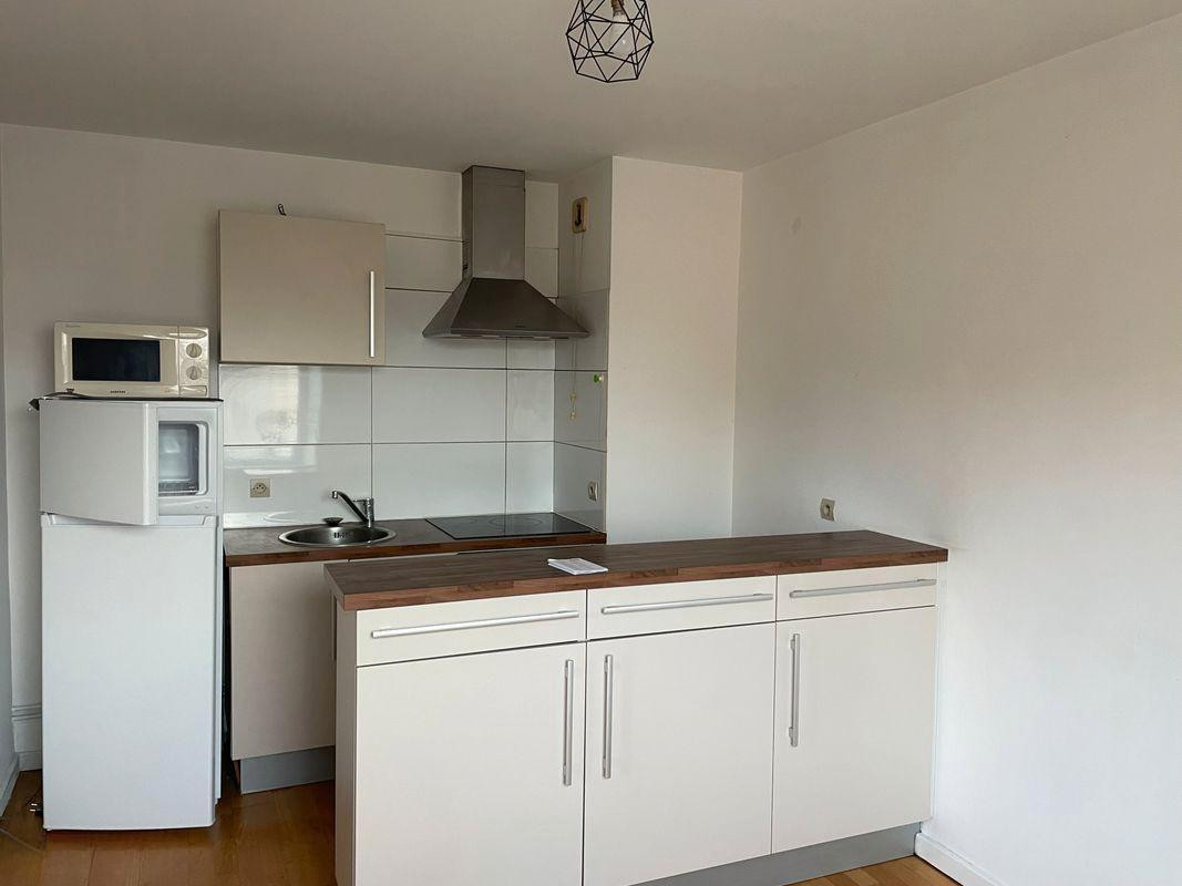 
                                                Location
                                                 Beau 3P 71m² en duplex