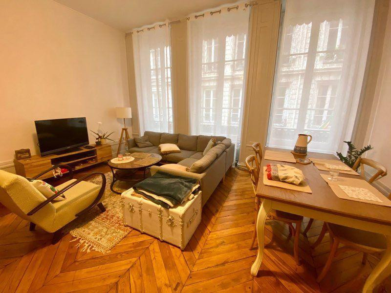 
                                                Location
                                                 Beau 3P 78m²  Lyon 1er