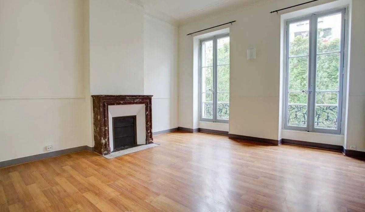 
                                                Location
                                                 Beau 3P 80m² dans un immeuble ancien