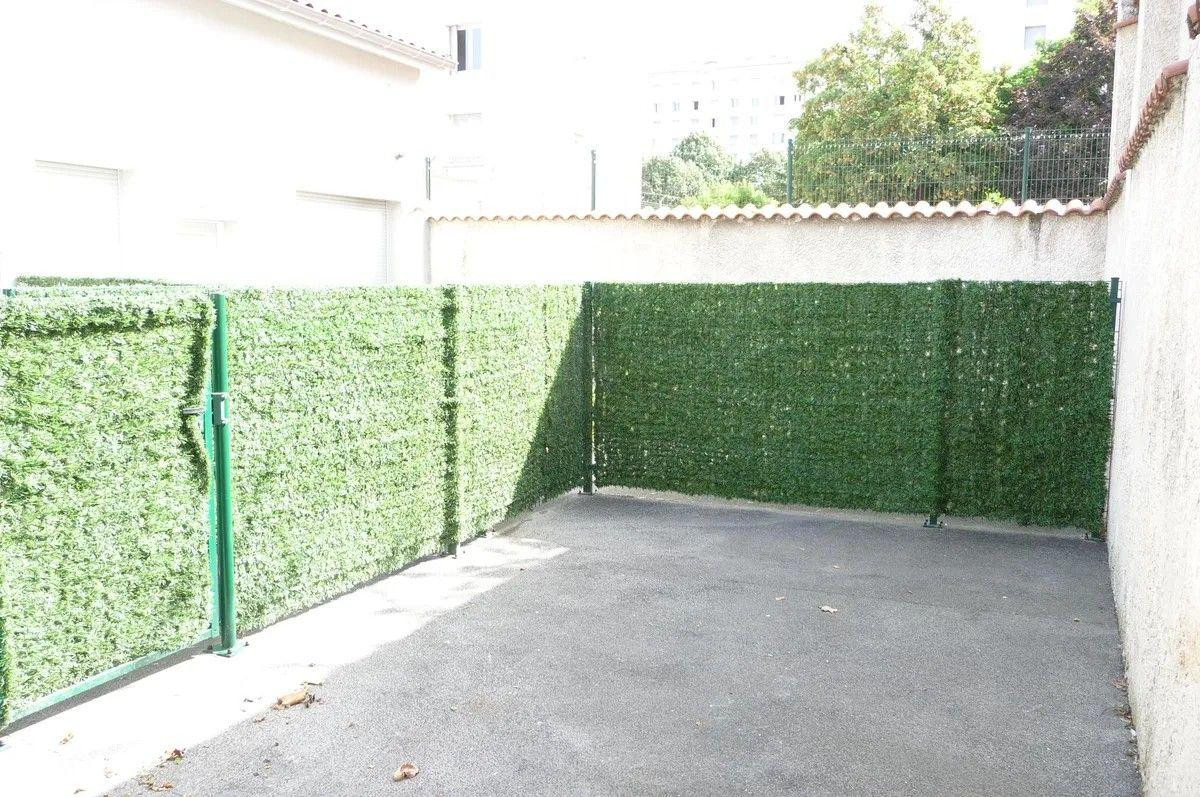 
                                                Location
                                                 Beau 3P atypique traversant 68m² avec terrasse