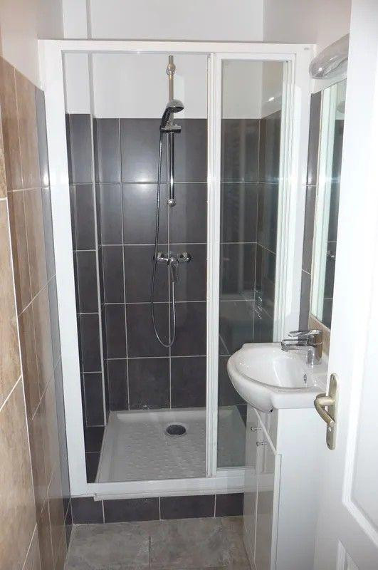 
                                                Location
                                                 Beau 3P atypique traversant 68m² avec terrasse