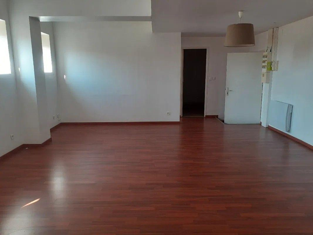 
                                                Location
                                                 Beau 3P en parfait état Amiens centre