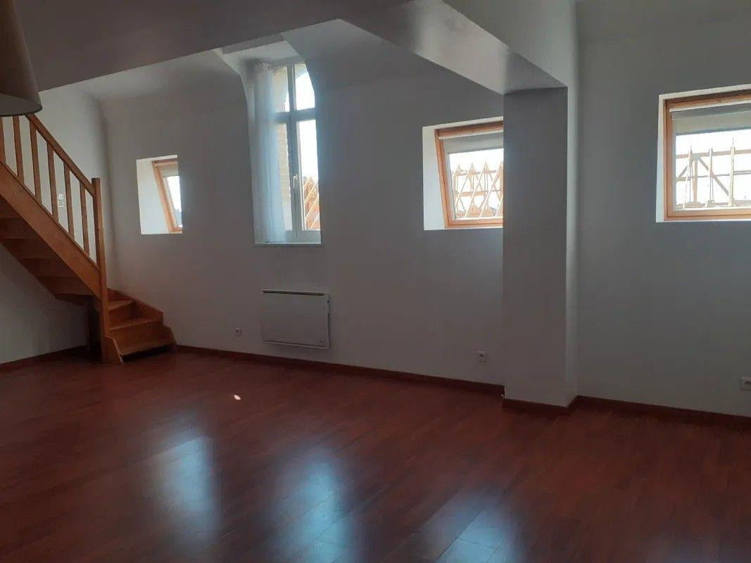 
                                                Location
                                                 Beau 3P en parfait état Amiens centre