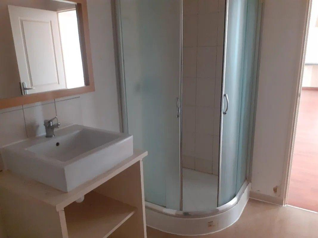 
                                                Location
                                                 Beau 3P en parfait état Amiens centre