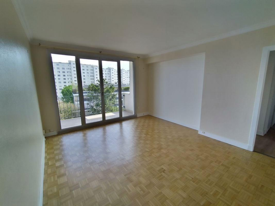 
                                                Location
                                                 Beau 3P entièrement rénové 63m²