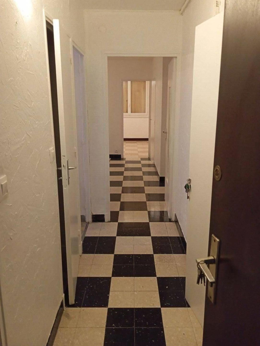 
                                                Location
                                                 Beau 3P entièrement rénové de 57 m²