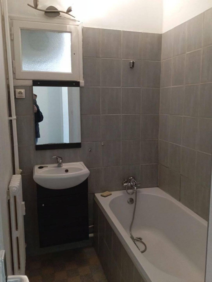 
                                                Location
                                                 Beau 3P entièrement rénové de 57 m²