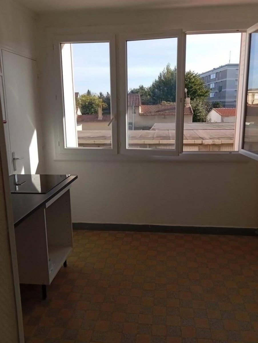 
                                                Location
                                                 Beau 3P entièrement rénové de 57 m²