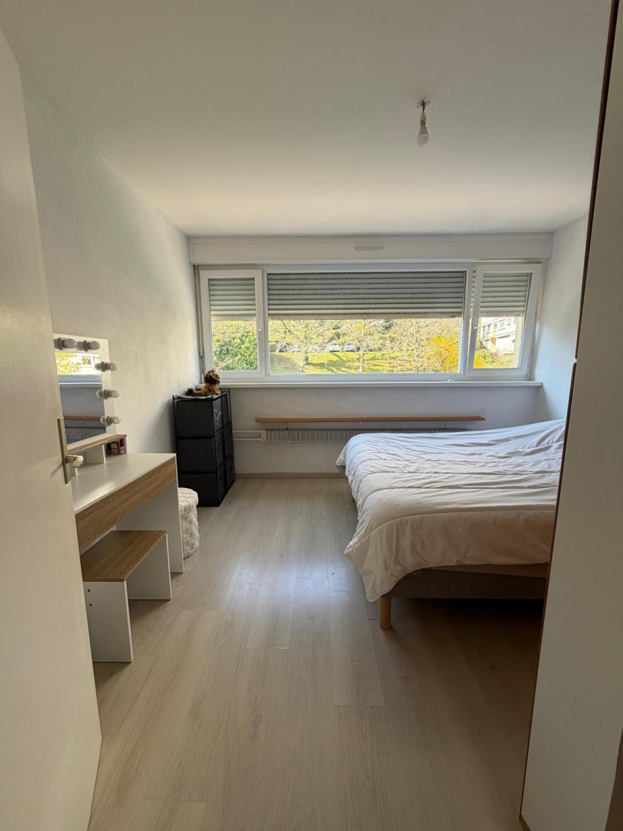 
                                                Location
                                                 Beau 3P lumineux 56m² sud super vue proche centre