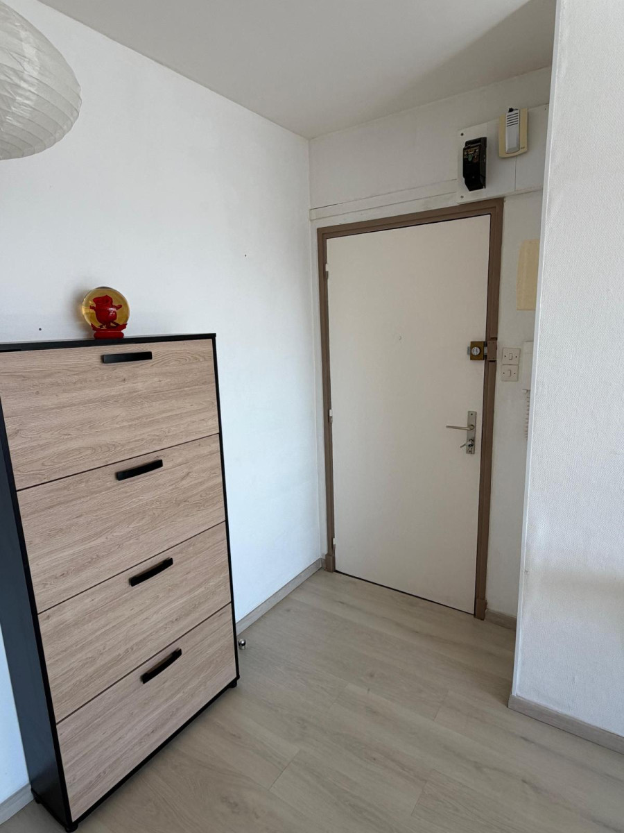 
                                                Location
                                                 Beau 3P lumineux 56m² sud super vue proche centre