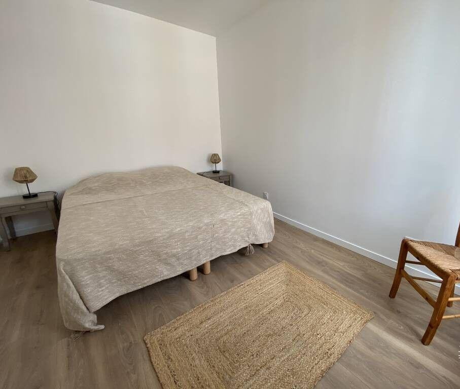 
                                                Location
                                                 Beau 3P meublé 35m² entièrement rénové