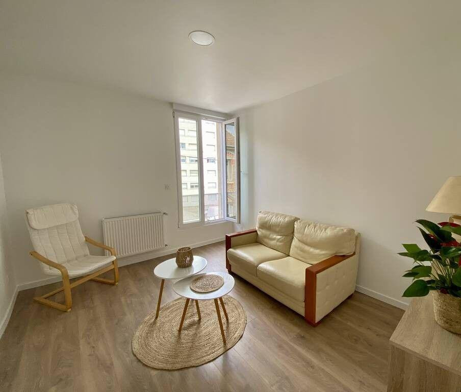 
                                                Location
                                                 Beau 3P meublé 35m² entièrement rénové