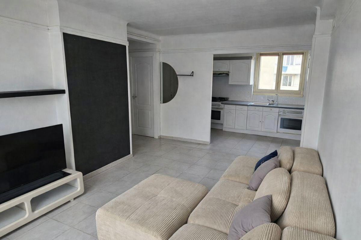 
                                                Location
                                                 Beau 3P meublé 48m² lumineux et prêt à vivre