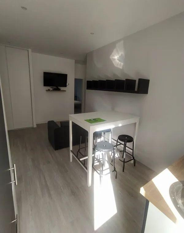 
                                                Location
                                                 Beau 3P meublé 48m2 Cours Fauriel
