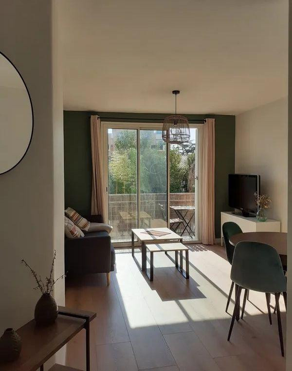 
                                                Location
                                                 Beau 3P meublé 49m² entièrement rénové