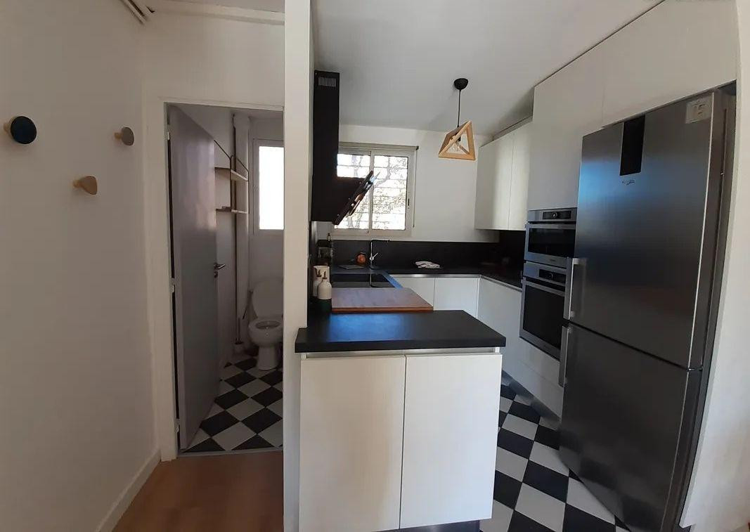 
                                                Location
                                                 Beau 3P meublé 49m² entièrement rénové