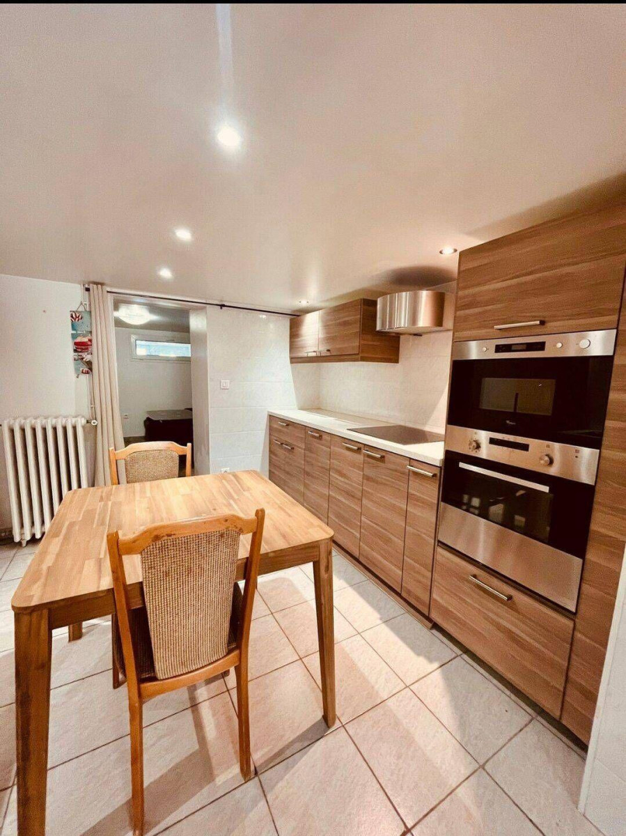
                                                Location
                                                 Beau 3P meublé 50m²