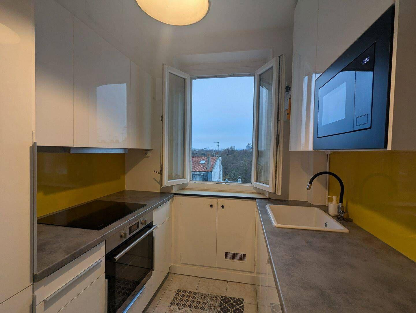 
                                                Location
                                                 Beau 3P meublé 50m² métro Liberté