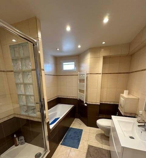 
                                                Location
                                                 Beau 3P meublé 51 m²