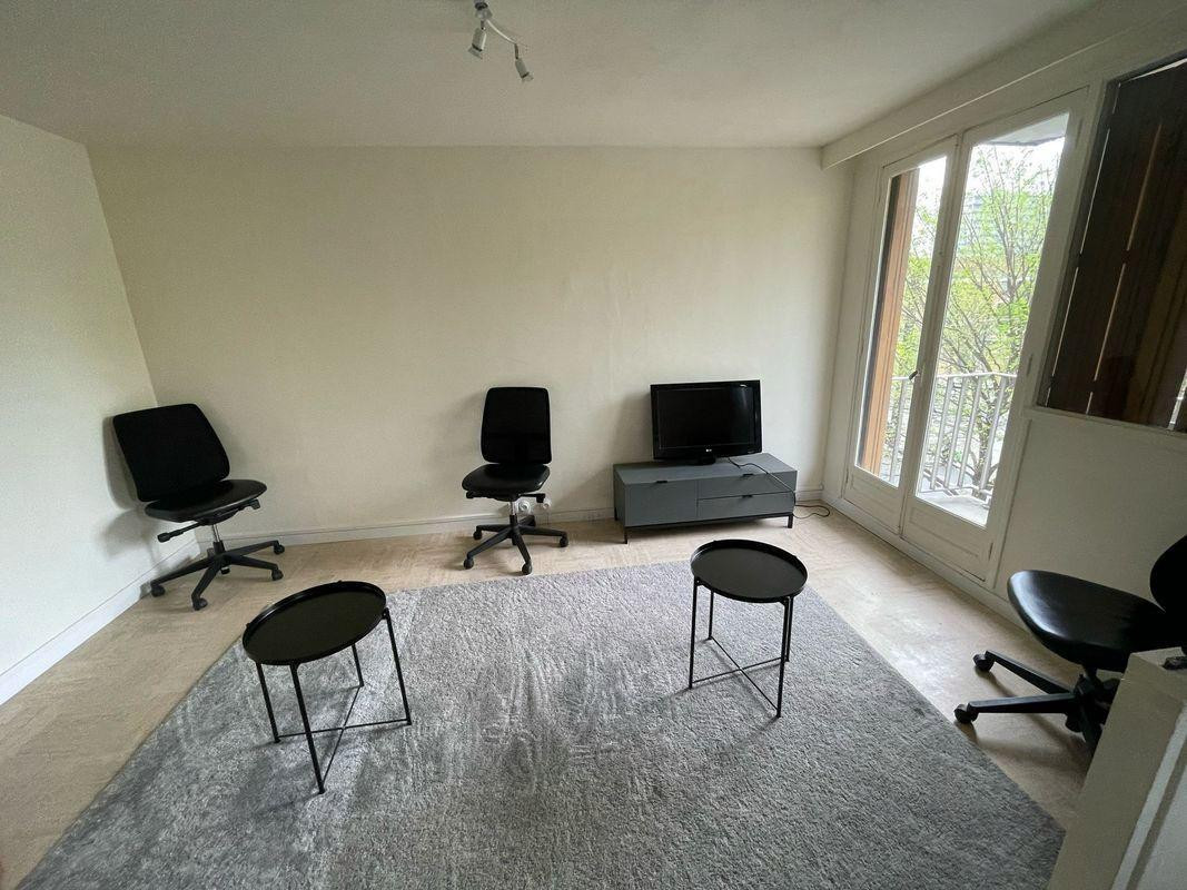 
                                                Location
                                                 Beau 3P meublé 52m²