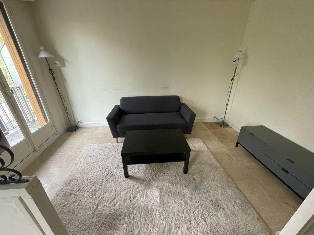 
                                                Location
                                                 Beau 3P meublé 52m²