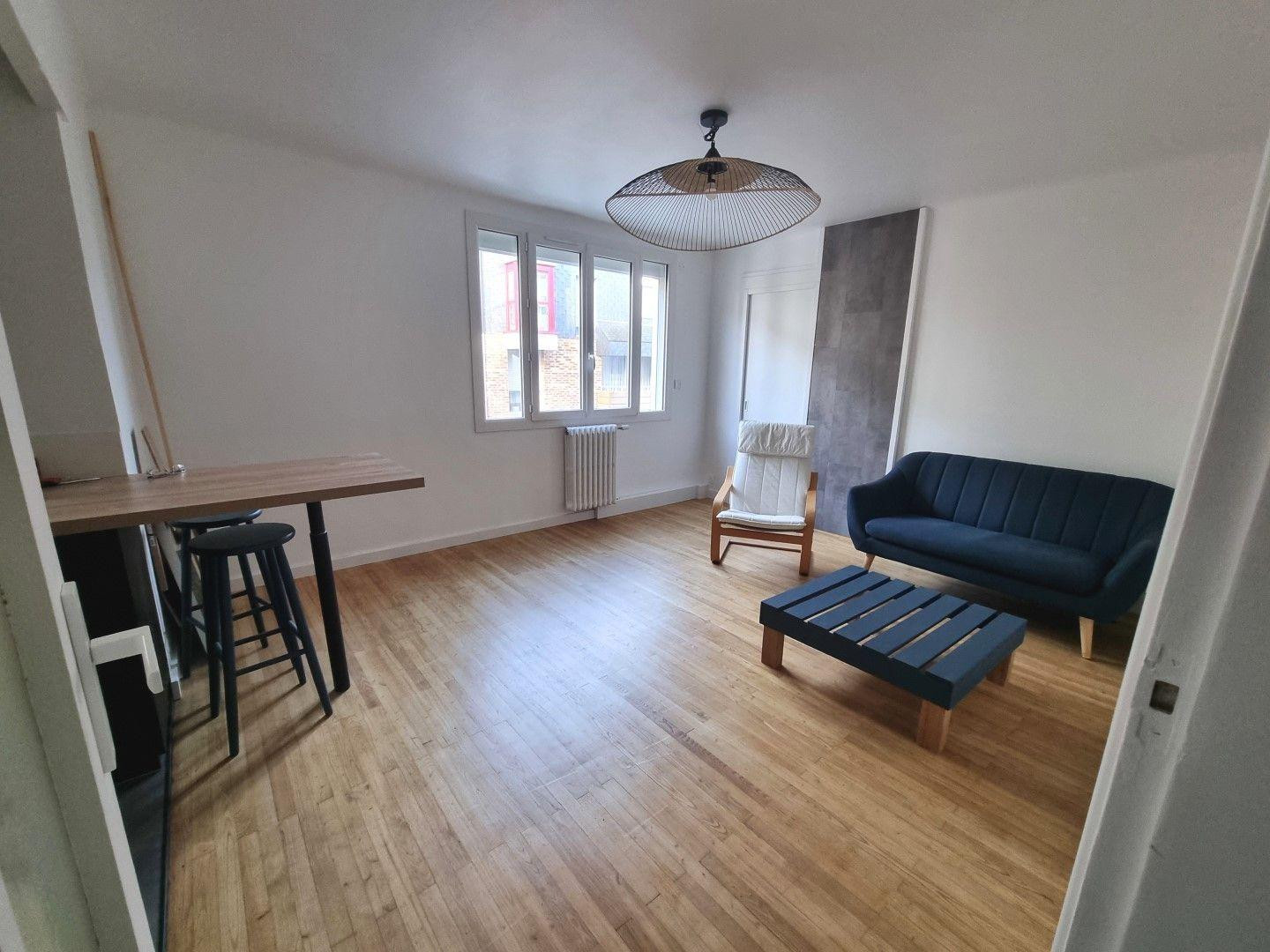 
                                                Location
                                                 Beau 3P meublé 54m² refait à neuf