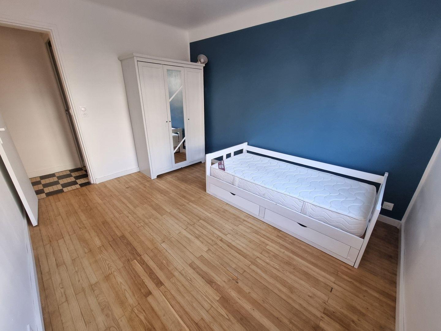
                                                Location
                                                 Beau 3P meublé 54m² refait à neuf
