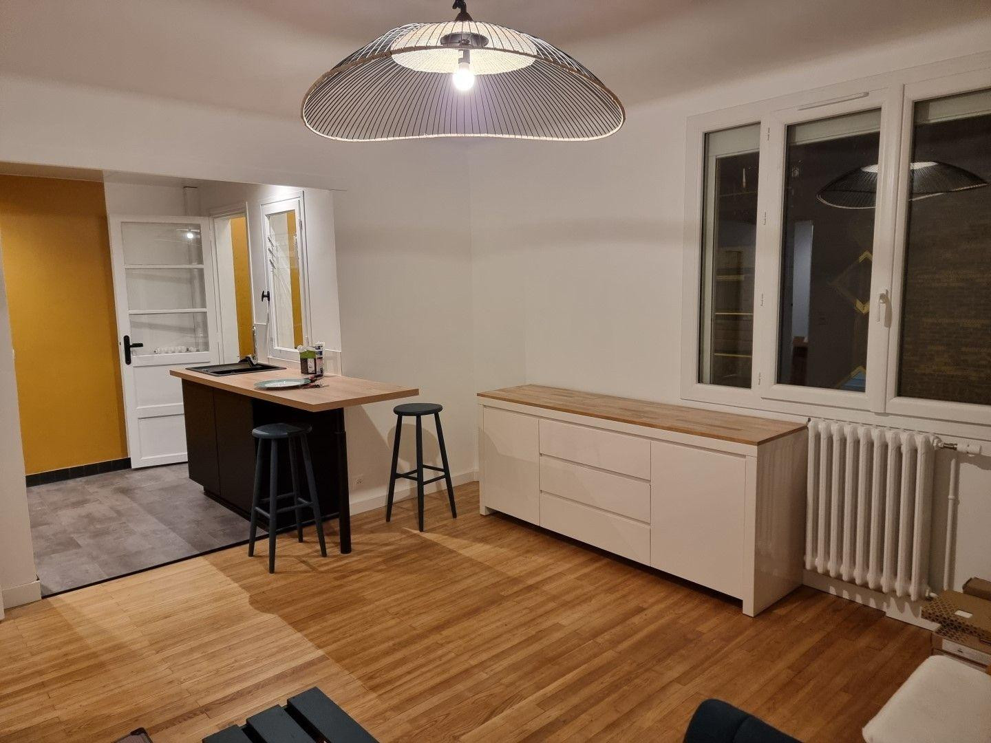 
                                                Location
                                                 Beau 3P meublé 54m² refait à neuf