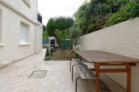 
                                                Location
                                                 Beau 3P meublé 55m² avec terrasse