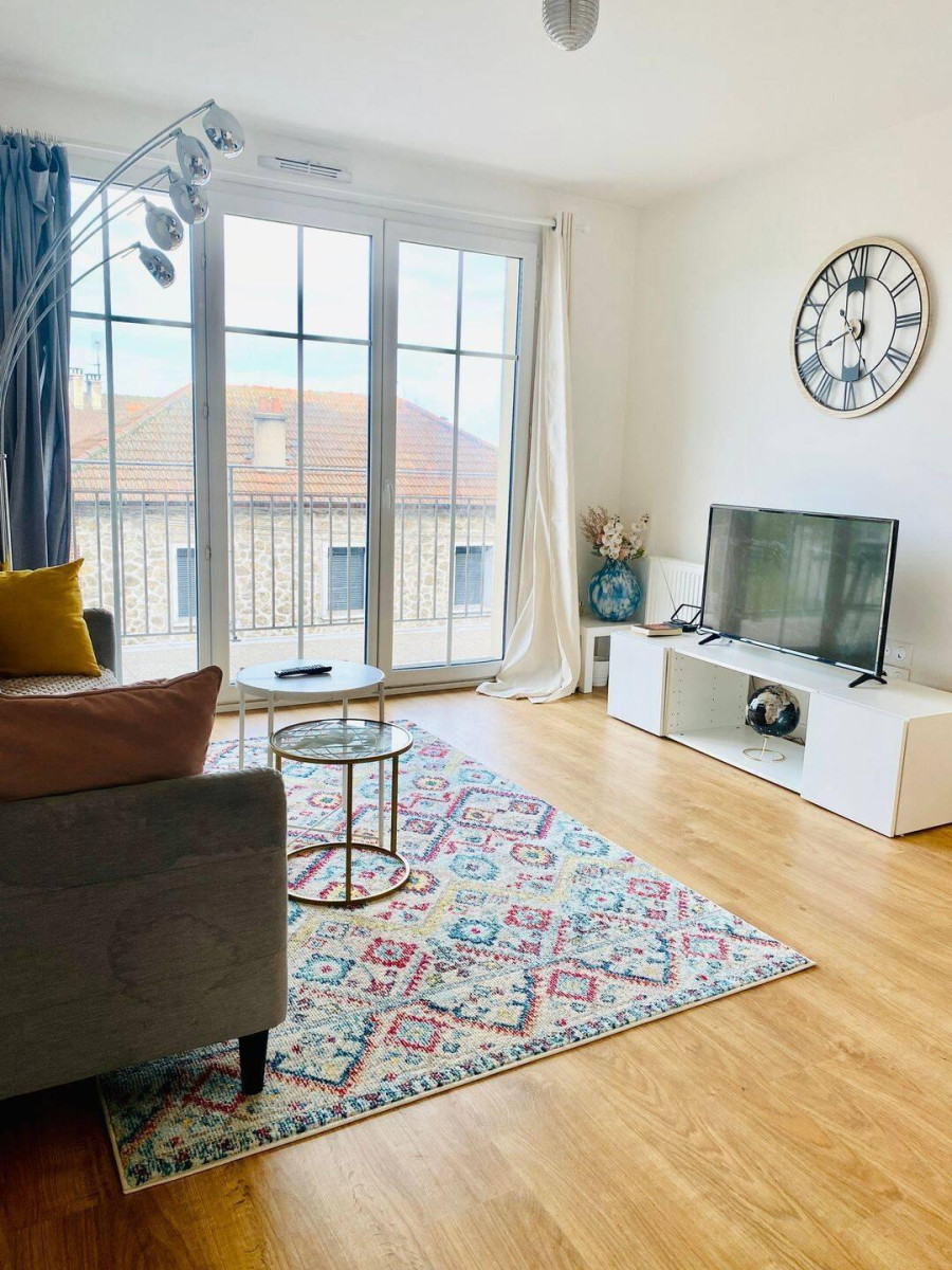 
                                                Location
                                                 Beau 3P meublé 56m² + balcon 3m²