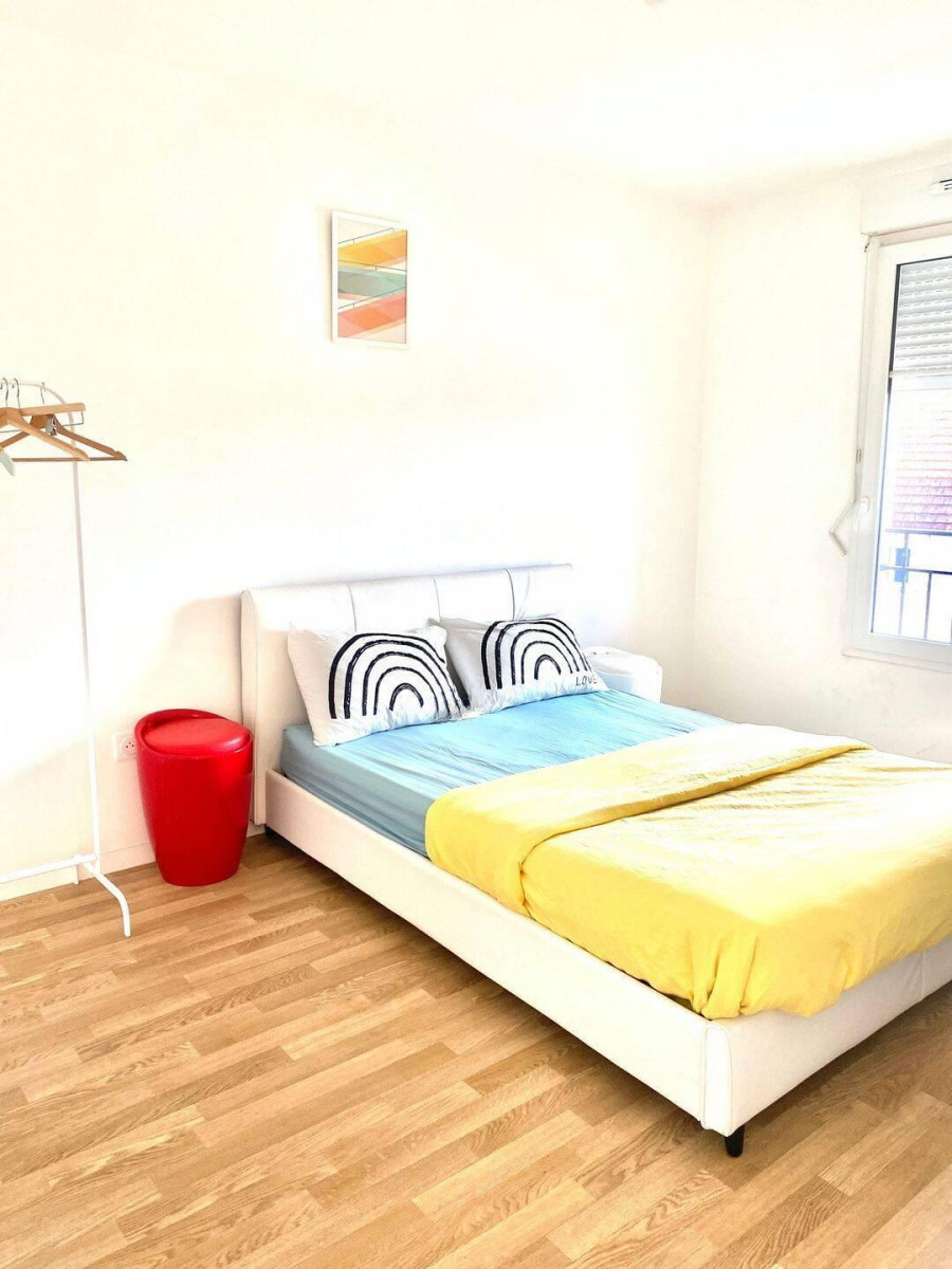 
                                                Location
                                                 Beau 3P meublé 56m² + balcon 3m²