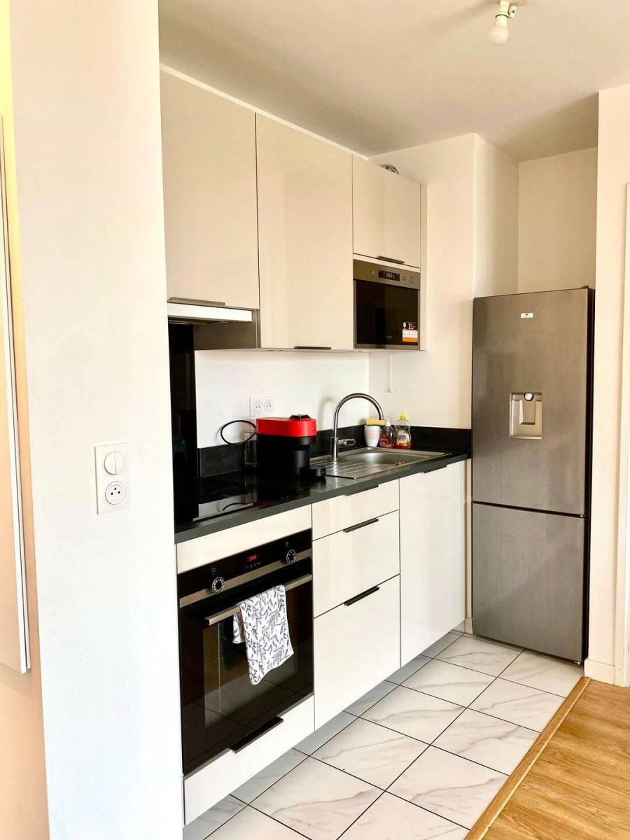 
                                                Location
                                                 Beau 3P meublé 56m² + balcon 3m²