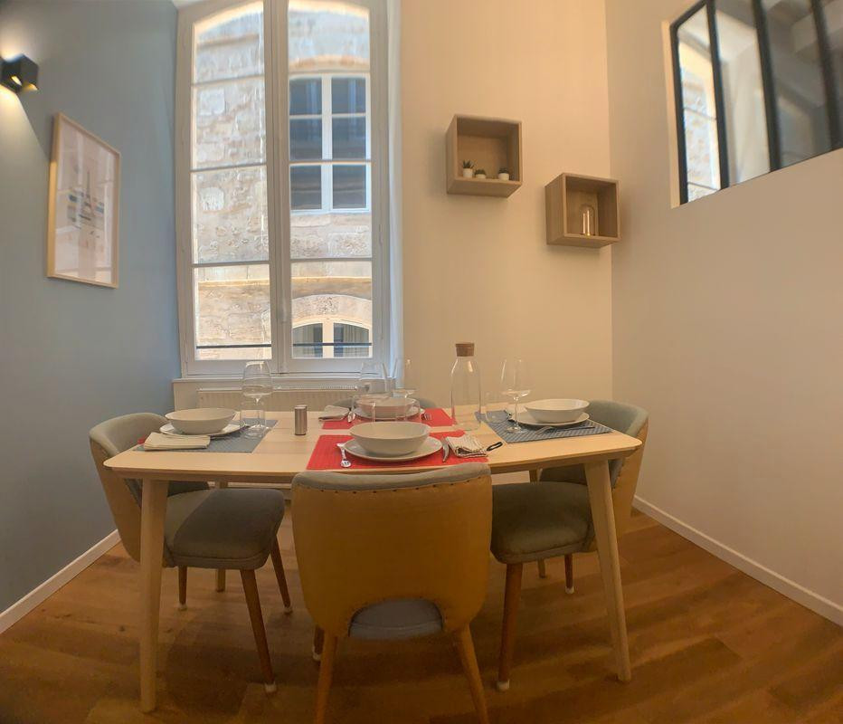 
                                                Location
                                                 Beau 3P meublé 57m² rénové