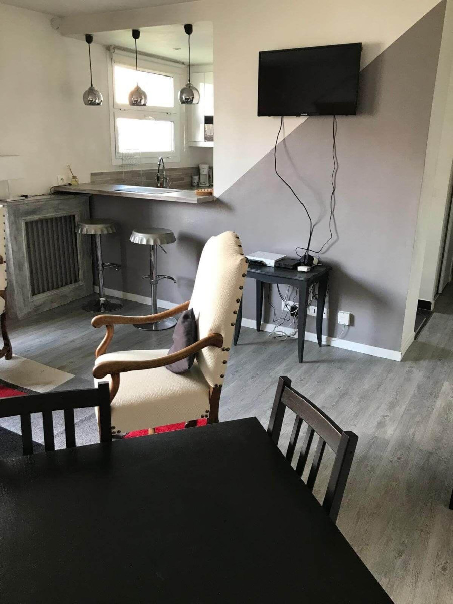 
                                                Location
                                                 Beau 3P meublé 58m² avec balcon filant