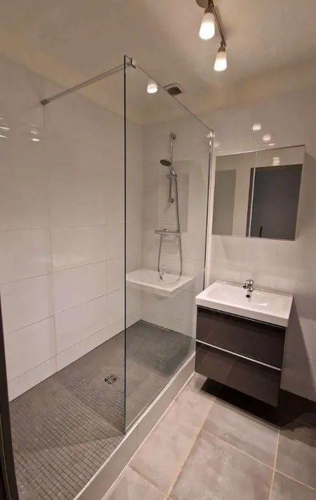 
                                                Location
                                                 Beau 3P meublé 60m²