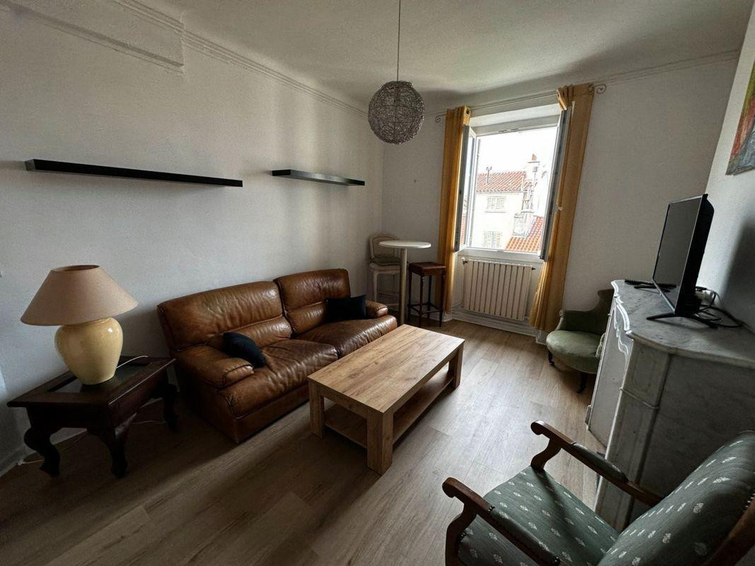 
                                                Location
                                                 Beau 3P meublé 60m2 centre-ville TOULON