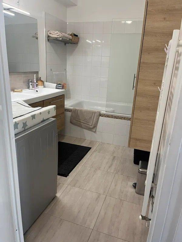 
                                                Location
                                                 Beau 3P meublé 61m² avec balcon aux Ardoines