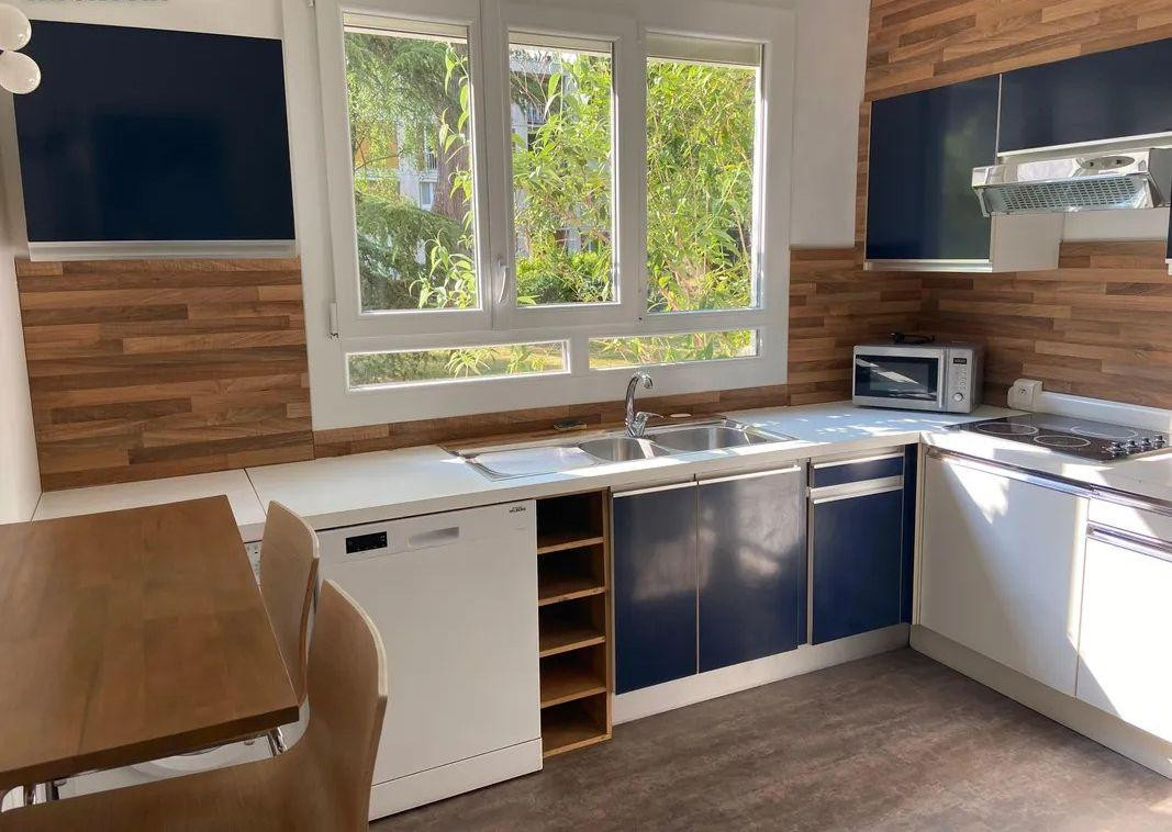 
                                                Location
                                                 Beau 3P meublé 63m² dans résidence calme