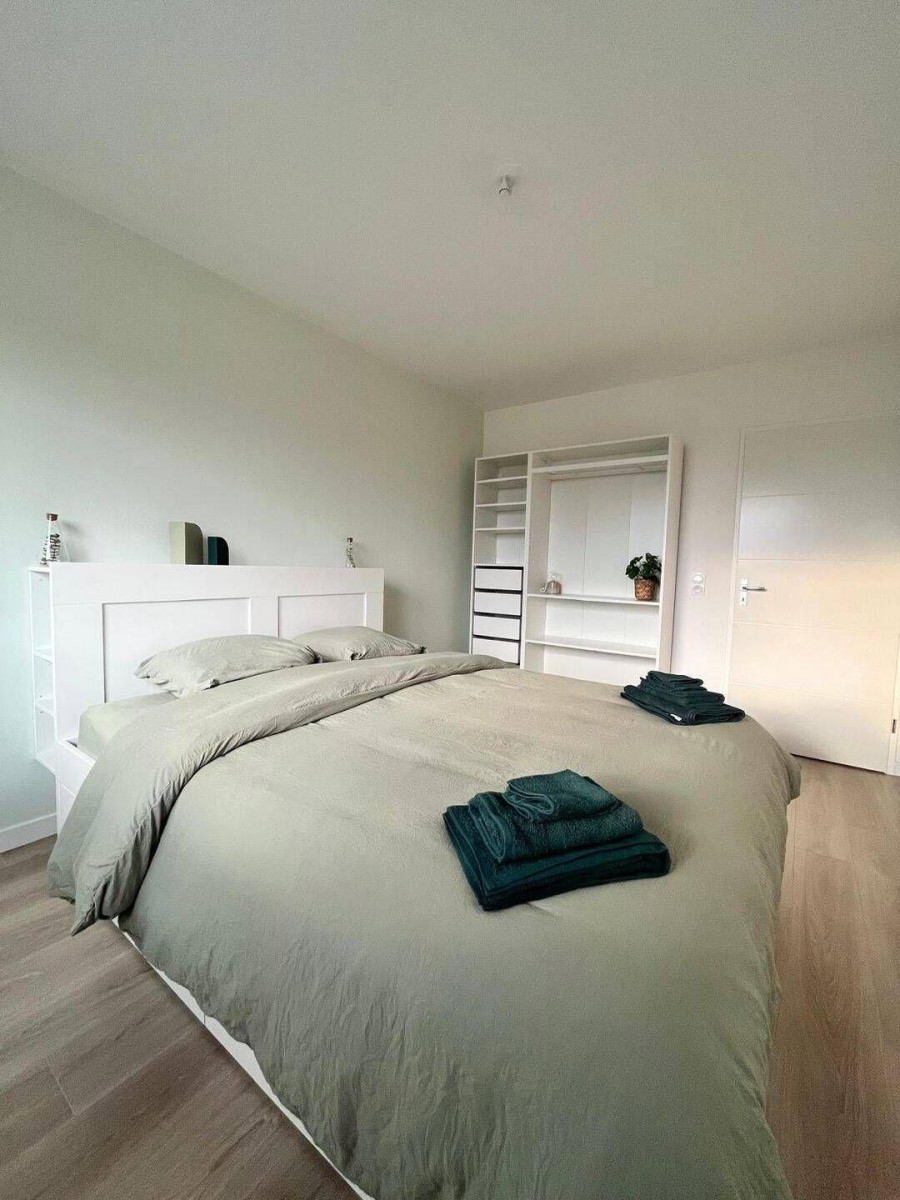 
                                                Location
                                                 Beau 3P meublé 64m² avec balcon