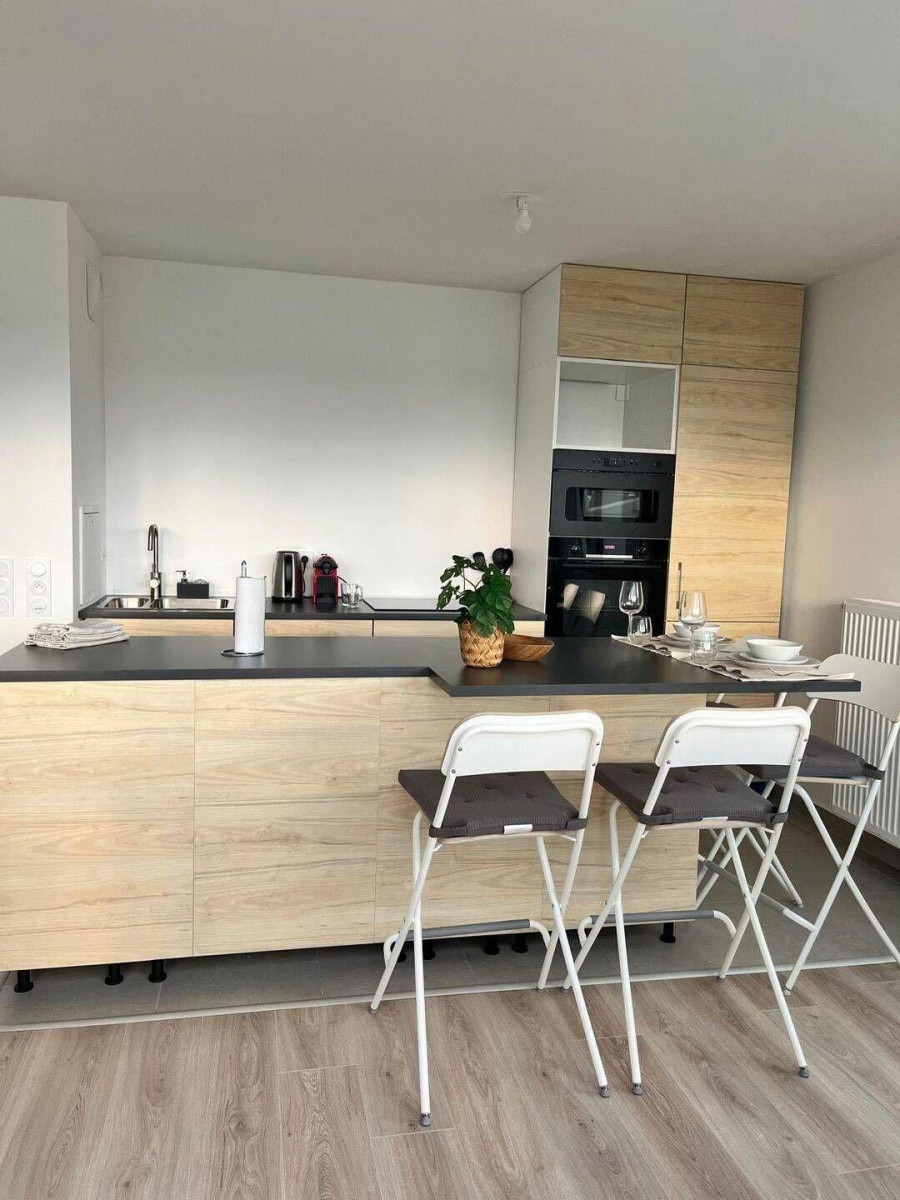 
                                                Location
                                                 Beau 3P meublé 64m² avec balcon