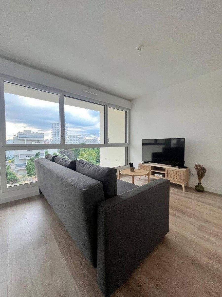 
                                                Location
                                                 Beau 3P meublé 64m² avec balcon