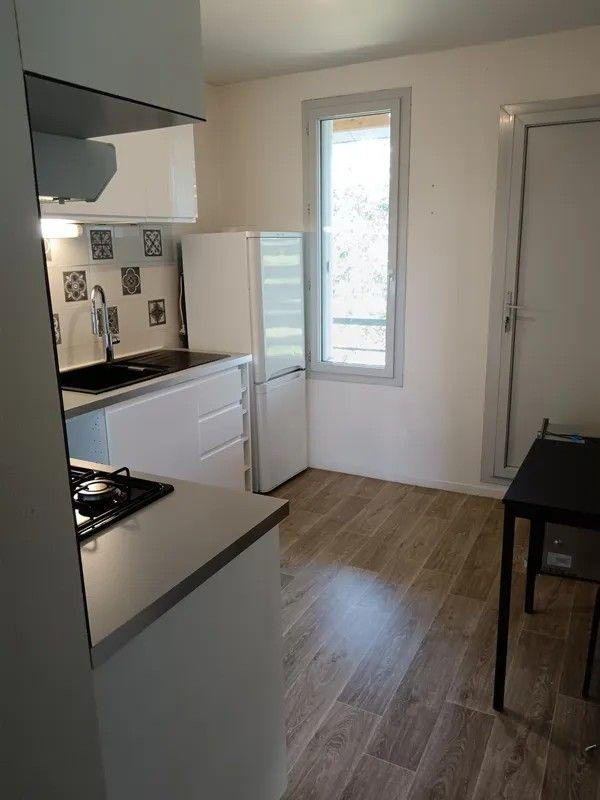 
                                                Location
                                                 Beau 3P meublé 68m² Place Raymond Grimaud