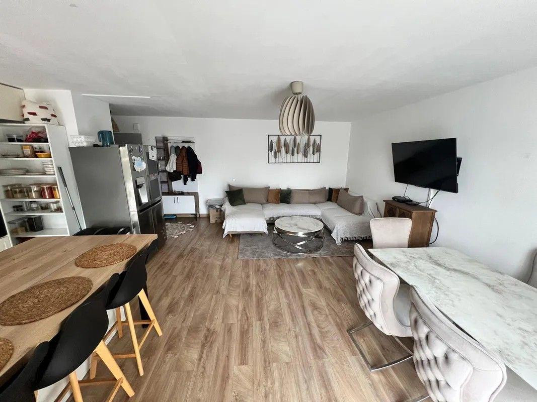 
                                                Location
                                                 Beau 3P meublé 70m² avec balcon