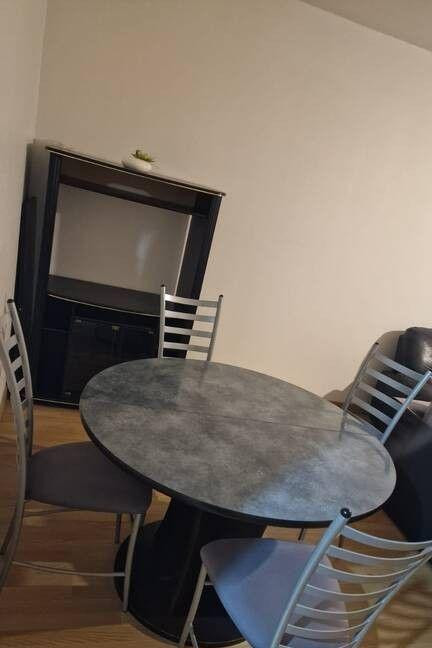 
                                                Location
                                                 Beau 3P meublé 70m² avec balcon